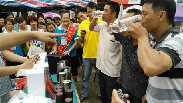 华迈净水器代理商健康饮水活动现场